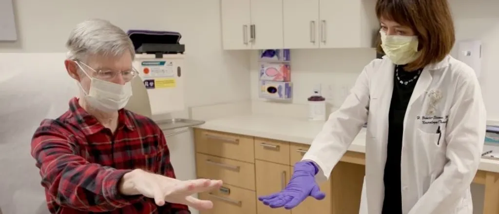 മരുന്നുകളോടൊപ്പം ഫിസിയോ തെറാപ്പി, ഒക്യുപേഷണൽ തെറാപ്പി, സ്പീച്ച് തെറാപ്പി എന്നിവയും വളരെ പ്രധാനമാണ്