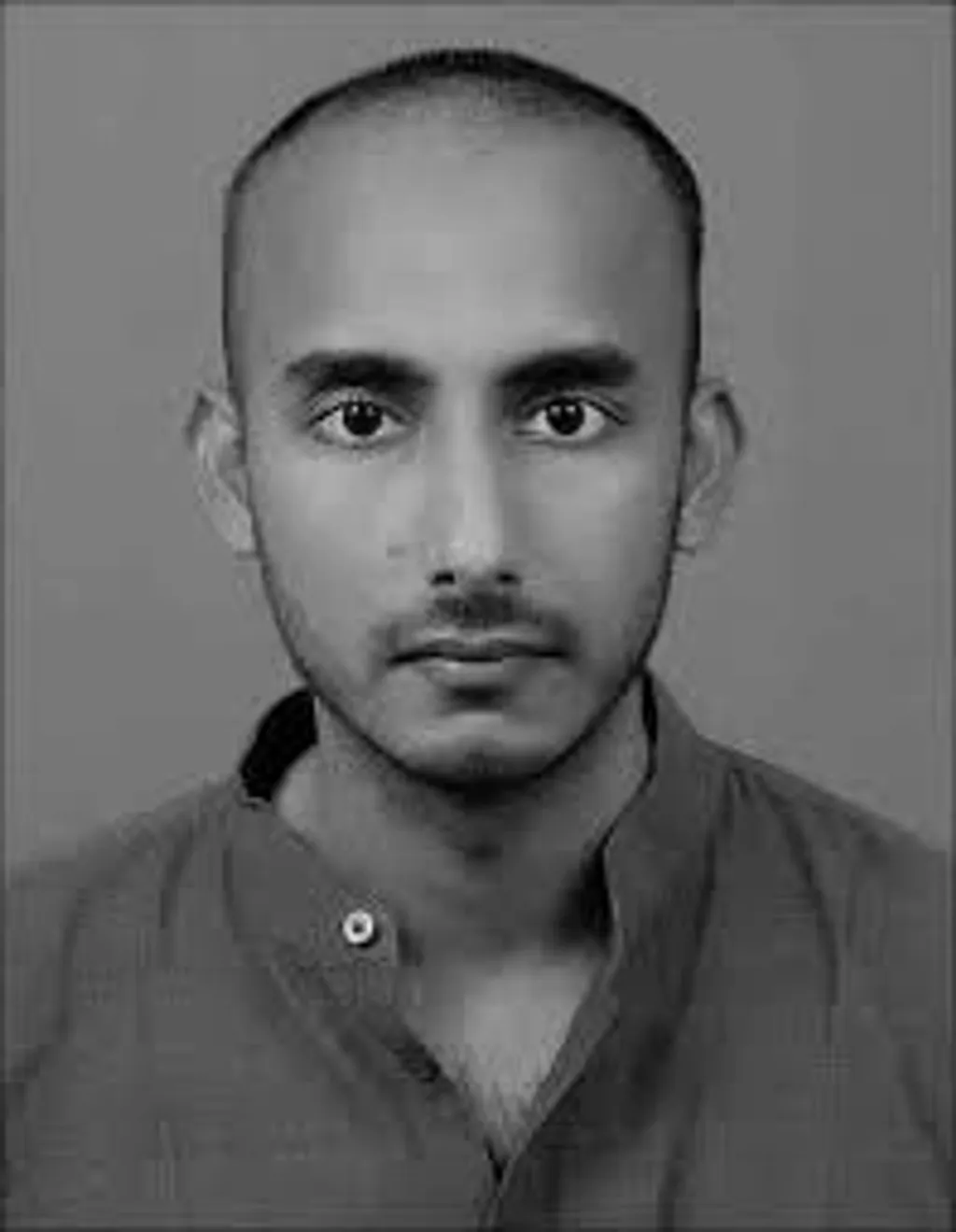 മദ്രാസ് IIT യിലെ അസിസ്റ്റന്റ് പ്രൊഫസറും പിന്നീട് ജാതിവിവേചനത്തിന്റെ ഇരയായി ജോലി ഉപേക്ഷിക്കേണ്ടിവരികയും ചെയ്ത വിപിൻ വി. വീട്ടിൽ.