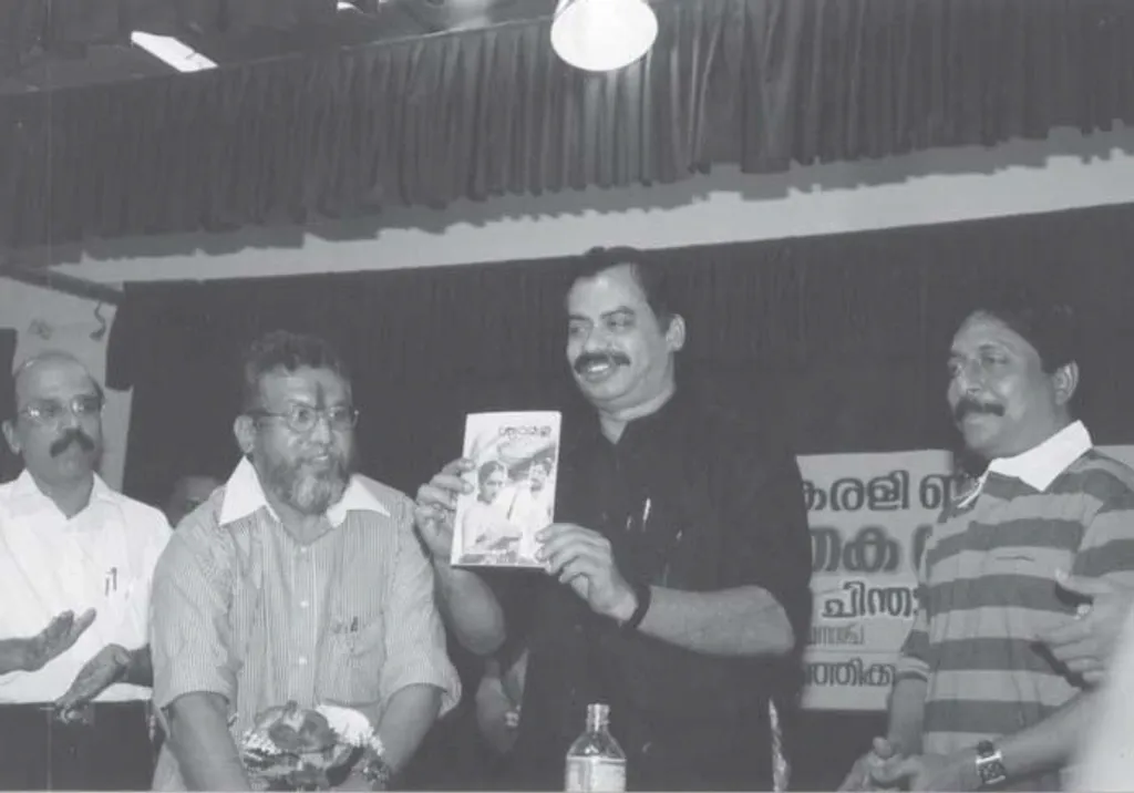 ‘ചിന്താവിഷ്ടയായ ശ്യാമള’ തിരക്കഥ സത്യൻ അന്തിക്കാട് പ്രകാശനം ചെയ്യുന്നു.