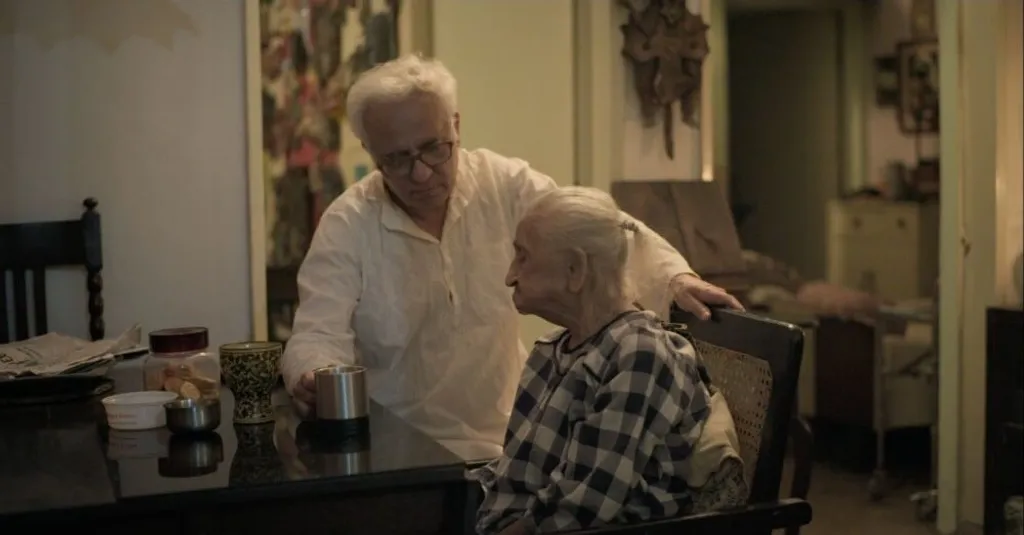 പ്രഭാഷ് ചന്ദ്രയുടെ അലാവ് വൃദ്ധയായ അമ്മയെ പരിചരിക്കുന്ന എഴുപതുകാരന്റെ ദൈനംദിന ജീവിതമാണ് പകർത്തുന്നത്. അത് സംഗീതസാന്ദ്രമായും ലളിതമായും മന്ദമായും ഒഴുകുന്നു.