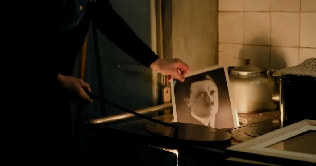 നാന്നിംഗ് കരുതുന്നത് അവൻ ശരിപക്ഷത്താണെന്നാണ്. നമ്മൾ, ജനങ്ങളുടെ പ്രതിച്ഛായയാണ് നാന്നിംഗിന്. ഇന്ന്, ജർമനിയിലെയും ഇറ്റലിയിലെയും ജപ്പാനിലെയും ജനങ്ങൾക്കറിയാം അന്ന് ഫാസിസ്റ്റ് അച്ചുതണ്ട് വിജയിച്ചിരുന്നുവെങ്കിൽ ലോകവിപത്താകുമായിരുന്നുവെന്ന്. പക്ഷേ അന്ന് അവരിൽ വലിയ കൂട്ടരും ഹിറ്റ്ലറുടെയും മുസോളിനിയുടെയും ഹിരോഹിതോയുടെയും കൂടെയായിരുന്നു.