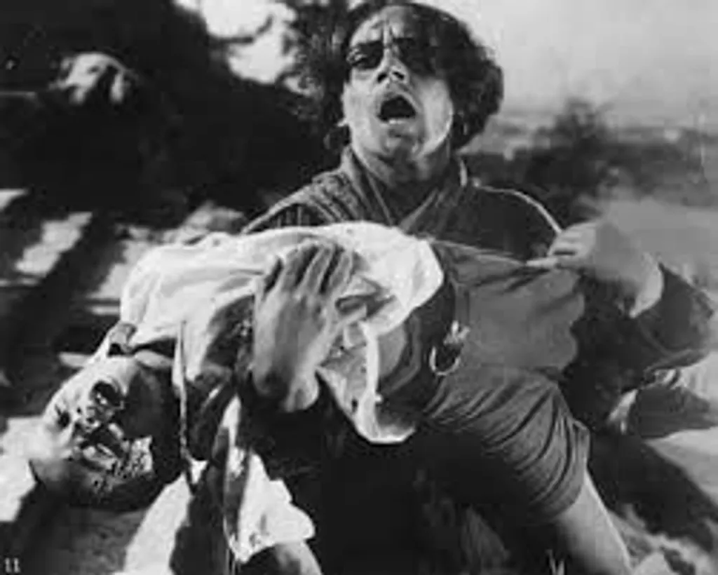 ‘ബാറ്റിൽഷിപ്പ് പൊട്ടെംകിൻ’ എന്ന ചലച്ചിത്രത്തിന് 100 വയസ്സാവുന്നു. ഇന്ത്യ ഇപ്പോൾ ആ ചിത്രം സെൻസർ ചെയ്യുകയാണ്! തീർത്തും അസാധാരണമായ രീതിയിൽ സെർജി ഐസൻസ്റ്റീന്റെ ബാറ്റിൽഷിപ്പ് പൊട്ടെംകിൻ അതിന്റെ 100-ാം വാർഷികത്തിൽ സെൻസർ ചെയ്യാൻ തീരുമാനിച്ചിരിക്കുകയാണ് കേന്ദ്ര ഇൻഫർമേഷൻ ആൻറ് ബ്രോഡ്കാസ്റ്റ് മന്ത്രാലയം.