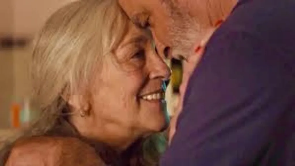 യൂറോപ്യൻ കത്തോലിക്കയായ മരിയയും ആഫ്രിക്കൻ മുസ്ലീമായ അബ്സലാമും തമ്മിലെ പ്രണയം അസാധാരണമൊന്നുമല്ല. എന്നാൽ വംശത്തിന്റെയും മതത്തിൻ്റെയും പകപടർത്തി നേടുന്ന എത്ര രാജ്യങ്ങൾ വേണമെങ്കിലും ഭൂപടം നിവർത്തിയാൽ ഇപ്പോഴും കാണാം.