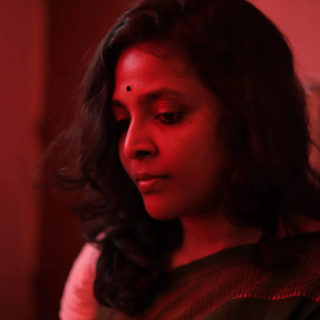 വസ്തുക്കളോട് ഉപമിച്ചുപമിച്ച് മുന്നോട്ടുകൊണ്ടുപോകുന്ന ശൈലിയിൽ നിന്ന് വസ്തു തന്നെ അതിന്റെ സ്വത്വപരമായ പ്രതിനിധാനത്തെ വെളിവാക്കുന്ന ദൃശ്യബിംബങ്ങൾ കവിതയിൽ സംഭവിക്കുന്നു. ചിത്തിരയുടെ കവിതകളിൽ ഇത്തരം ദൃശ്യബിംബങ്ങളുടെ ഘോഷയാത്ര കാണാനാവും. 