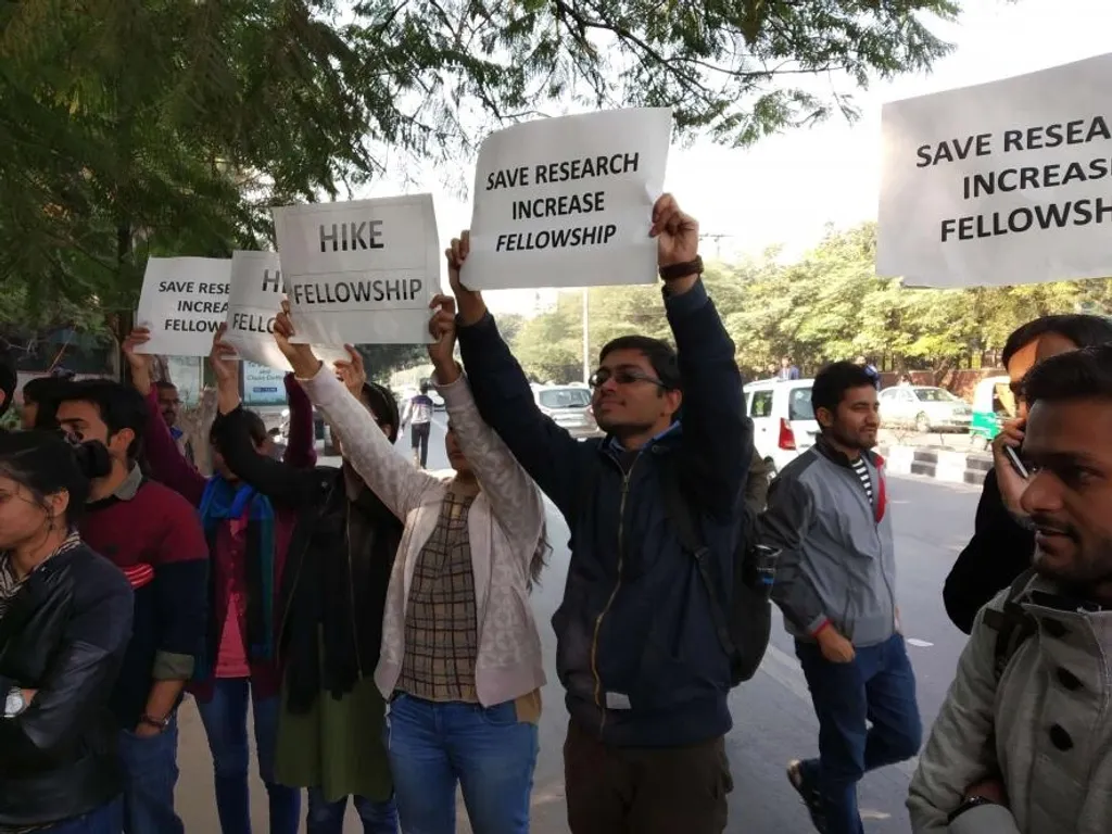 മികച്ച സയന്റിഫിക് എക്സ്പോഷറും  മെച്ചപ്പെട്ട  സാമ്പത്തിക ആനുകൂല്യങ്ങളും മിക്കവാറും വിദേശ യൂണിവേഴ്സിറ്റികളും  ഓഫർ ചെയ്യുമ്പോൾ അതിനോട് കിടപിടിക്കാൻ നിലവിലുള്ള ഫെല്ലോഷിപ്പ് സ്കീമുകളുടെ സമഗ്ര പരിഷ്ക്കരണം അത്യന്താപേക്ഷിതമാണ്. 