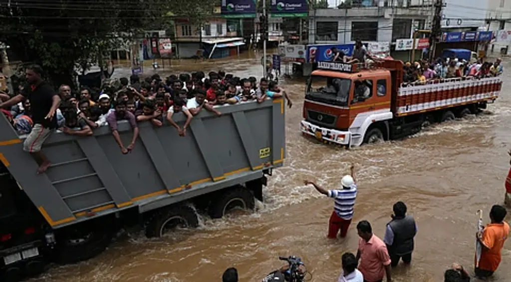  കേരളത്തിന്റെ ജനകീയ വികസനഭാവനയെ 21-ാം നൂറ്റാണ്ടിലെ വെല്ലുവിളികളുടെ നിഴലിൽ നിൽക്കുമ്പോഴും നമുക്ക് പുതുക്കിപ്പണിയാനാകുമെന്ന ശക്തമായ സൂചനകളാണ് 2018- ലെ മഹാപ്രളയത്തിനു ശേഷമുണ്ടായ ജനകീയപ്രവർത്തനം നൽകിയത്. 