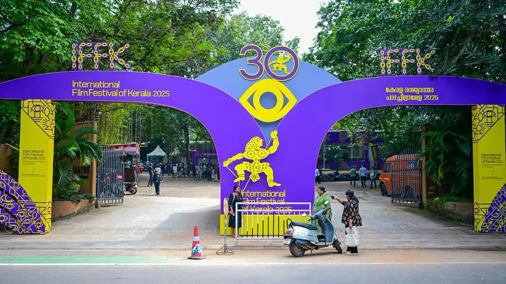 ഇന്ത്യയുടെ സവിശേഷമായ അന്താരാഷ്ട്ര ചലച്ചിത്രമേളയിൽ അടക്കം വലിയ മാധ്യമ പരിലാളനയോടെ അവതരിപ്പിക്കപ്പെടുന്നത് ഭരണകൂടങ്ങളുടെ ഒത്താശയോടെ നിർമ്മിക്കപ്പെടുന്നതും പ്രചാരണ സ്വഭാവമുള്ളതുമായ വാണിജ്യസിനിമകളാണ്.