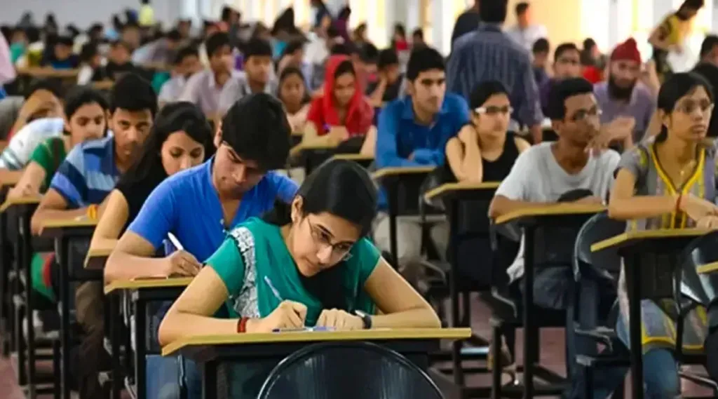 സി ബി എസ് ഇ വിദ്യാർത്ഥികൾക്ക് ഉന്നതറാങ്കുകൾ ഉറപ്പുവരുത്തുന്നതിനും മിടുക്കരായ സംസ്ഥാന സിലബസുകാരെ റാങ്കുലിസ്റ്റിൻ്റെ പിന്നാമ്പുറത്തേക്ക് തള്ളുന്നതിനും ഉണ്ടാക്കിയ സമീകരണ ഫോർമുല തട്ടും തടവുമില്ലാതെ നടന്നുവരികയായിരുന്നു. 