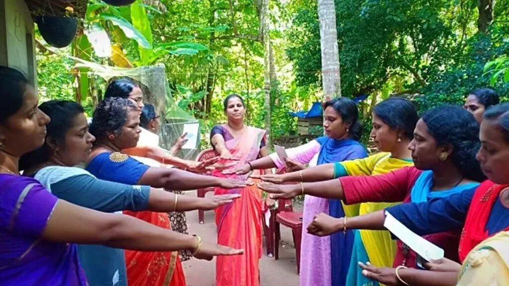 ജനകീയാസൂത്രണകാലത്തെ സുപ്രധാനമായൊരു മുന്നേറ്റം സ്ത്രീശാക്തീകരണമായിരുന്നു. എന്നാൽ, ഒരു പരിധിക്കപ്പുറം വളരാൻ കഴിയുന്നില്ല. കുടുംബശ്രീ പ്രസ്ഥാനത്തിന്റെ പ്രവർത്തനങ്ങളിലും ഈ മുരടിപ്പ് പ്രകടമാണ്. 