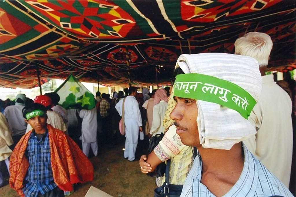 അരി, ഗോതമ്പ്, പയർവർഗങ്ങൾ, പച്ചക്കറി വില കുതിച്ചുയർന്നതിനെ തുടർന്ന് വിലക്കയറ്റത്തിനെതിരായ ഭക്ഷണ പ്രക്ഷോഭങ്ങൾ (2007–2009) രണ്ടാം യു പി എ സർക്കാരിന്റെ കാലത്തും സജീവമായിരുന്നു. 