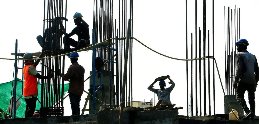 കേരളത്തിൽ പ്രതിദിനം ഒന്നിലധികം തൊഴിലാളികൾക്ക് വിവിധ തരത്തിലുള്ള തൊഴിൽബന്ധിത അപകടങ്ങൾ മൂലം ജീവൻ നഷ്ടപ്പെടുന്നുണ്ടെന്ന യാഥാർത്ഥ്യം ഗുരുതരമായ ആശങ്കയുയർത്തുന്നതാണ്.