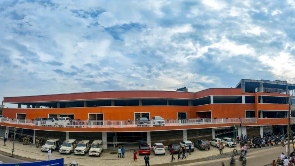 മേയർ ബീന ഫിലിപ്പിൻെറ നേതൃത്വത്തിൽ പാളയം പുതിയ മാർക്കറ്റ് നവീകരണം, ബീച്ച് മോടിപിടിക്കൽ, മാലിന്യനിർമ്മാർജ്ജന പ്രവർത്തനങ്ങൾ തുടങ്ങിയ വികസന പ്രവർത്തനങ്ങൾ ഉയർത്തിയാണ് എൽ.ഡി.എഫ് വോട്ട് തേടുന്നത്. 