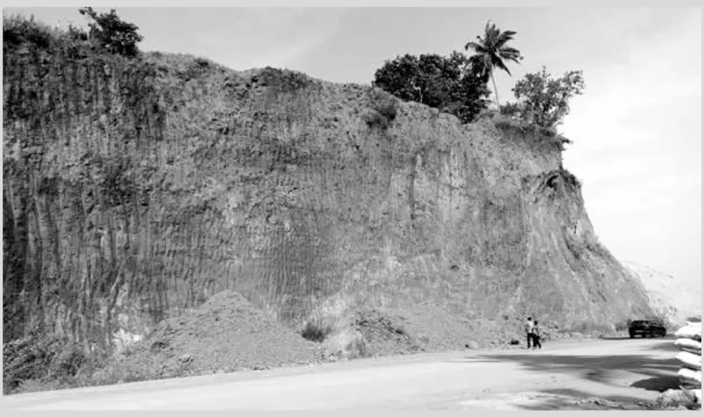 കുന്ന്യോറ മലയെ ഉരുൾപൊട്ടൽ പ്രദേശമായി NHAI തന്നെ ബോർ‍ഡ് സ്ഥാപിച്ച് സ്ഥിരീകരിച്ചിരിക്കയാണ്. 30 മീറ്ററിലേറെ കുത്തനെ മണ്ണെടുത്ത് ഈ പ്രദേശത്തെ ഇരുവശങ്ങളിലെയും വീടുകൾക്ക് വൻ ഭീഷണിയായി നിലനിൽക്കുന്നു.