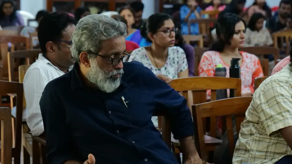 പുസ്തക പ്രകാശന ചടങ്ങിന്റെ സദസ്സിൽനിന്ന്.