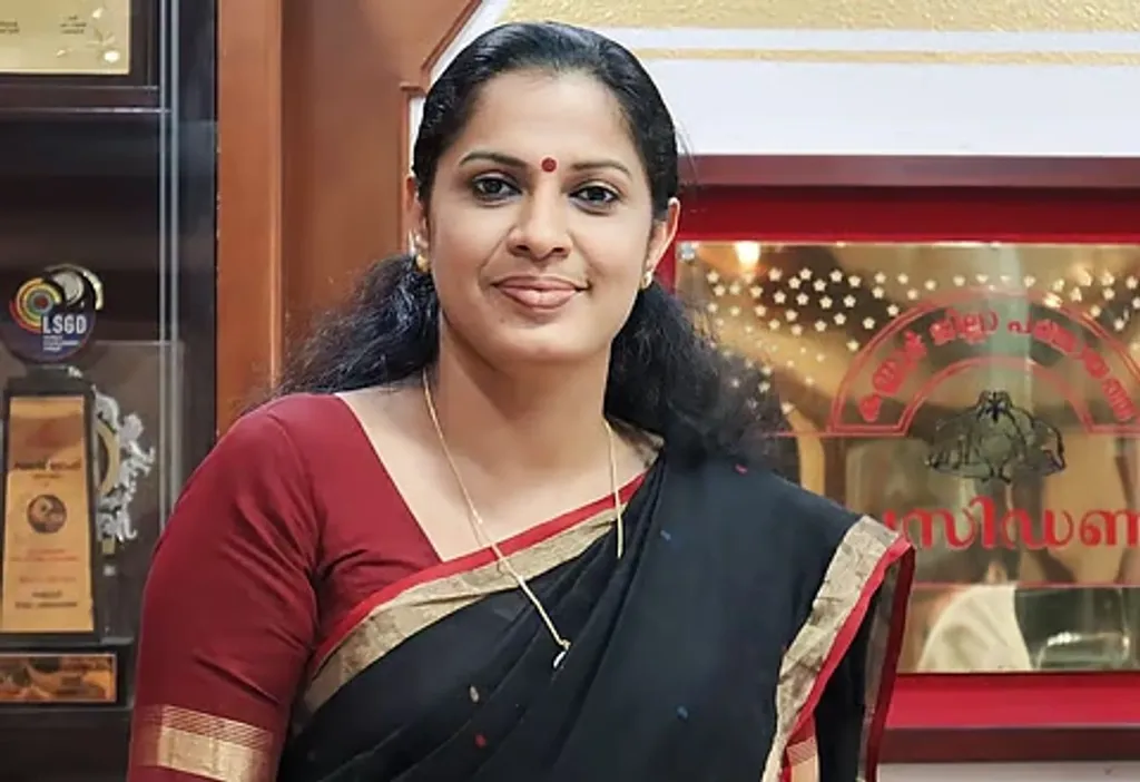 എ.ഡി.എം നവീൻ ബാബുവിൻെറ ആത്മഹത്യയെ തുടർന്നുണ്ടായ വിവാദങ്ങൾക്ക് ശേഷം ജില്ലാ പഞ്ചായത്ത് പ്രസിഡൻറ് പി.പി. ദിവ്യക്ക് സ്ഥാനം രാജിവെച്ച് ഒഴിയേണ്ടി വന്നിരുന്നു. കെ.കെ. രത്നകുമാരിയാണ് പിന്നീട് ജില്ലാപഞ്ചായത്ത് പ്രസിഡൻറായത്.