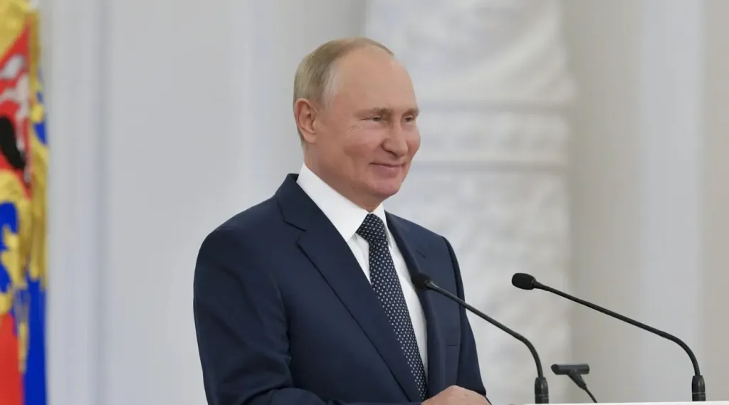 റഷ്യൻ പ്രസിഡണ്ട് വ്ലാദിമിർ പുടിൻ. പുടിന്റെ തന്ത്രം വളരെ വ്യക്തമാണ്. യുക്രെയ്‌നോ അവരുടെ സഖ്യകക്ഷികളോ മടുക്കുന്നത് വരെ സമ്മർദ്ദം തുടരുക എന്നതാണ് അത്. 