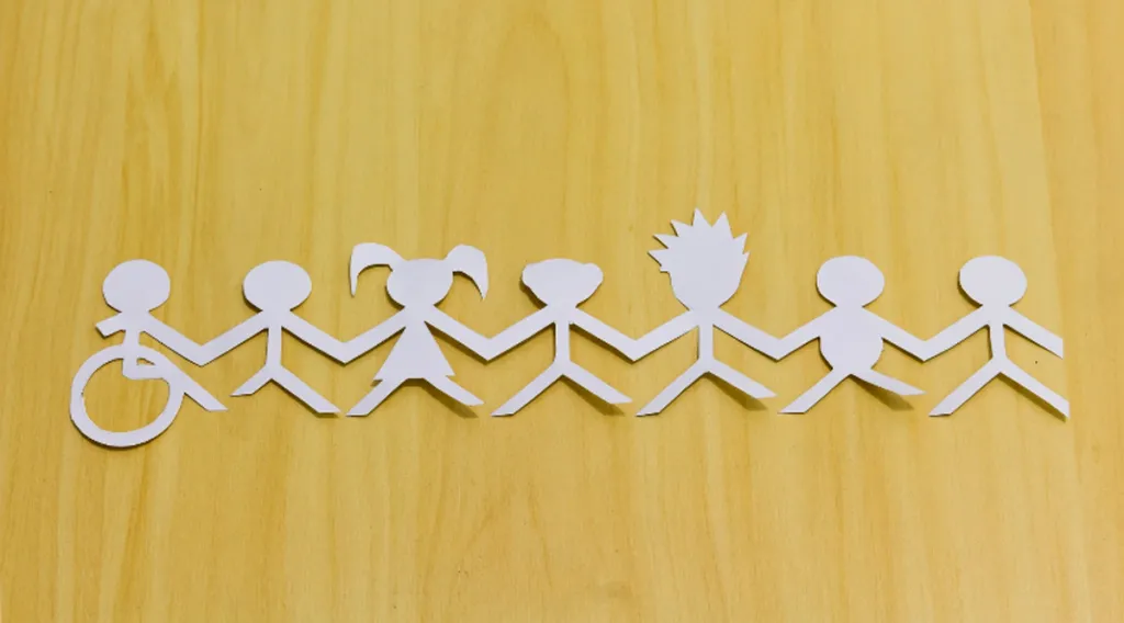  2016 ലാണ് സവിശേഷ വെല്ലുവിളികൾ നേരിടുന്ന മനുഷ്യരുടെ അവകാശനിയമം (Rights of Persons with Disabilities Act 2016 ) ഇന്ത്യൻ പാർലമെന്റ് പാസാക്കുന്നത്. സാമൂഹ്യക്ഷേമത്തിലോ കാരുണ്യത്തിലോ ഊന്നിയുള്ള നടപടികൾ എന്ന നിലയിൽ നിന്ന്, മനുഷ്യാവകാശത്തിന്റെ അന്തസ്സാർന്ന പ്രയോഗം എന്ന തലത്തിലേക്ക് വെല്ലുവിളി നേരിടുന്നവർക്ക് അർഹതപ്പെട്ട പരിഗണനകൾ ഉറപ്പാക്കപ്പെട്ടത് ഈ നിയമത്തിലൂടെയാണ്.