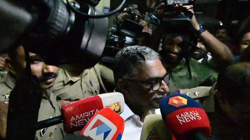 12 ജില്ലകളിൽ രൂക്ഷമായ വന്യജീവി ആക്രമണം പോലുള്ളവ നിരവധി പ്രാദേശിക പ്രശ്നങ്ങൾ ജനത്തിന് പ്രയാസം സൃഷ്ടിച്ചു. ഇതിനിടയിലാണ് ശബരിമല ക്ഷേത്രത്തിലെ സ്വർണക്കവർച്ചയും അതിലുള്ള സി.പി.എം നേതാക്കളുടെ പങ്കാളിത്തവും പുറത്തുവന്നത്.