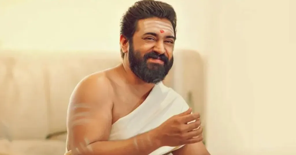 ചലച്ചിത്രത്തിലെ നായകന്റെ ദൈവസങ്കല്പം തന്നെ കഥയുടെ മുന്നോട്ടുപോക്കിൽ പ്രധാനമായി മാറുന്നുണ്ട്. സിനിമയുടെ രാഷ്ട്രീയം പലപ്പോഴും അരാഷ്ട്രീയതയുടെ ‘സന്ദേശ’മായി മാറുന്നത് കണ്ടുനിൽക്കേണ്ടിവരുമ്പോഴും സിനിമ നൽകുന്ന ഫീൽ ഗുഡ് അനുഭവം ചില കാര്യങ്ങളിൽ പുതുതാണ്. 