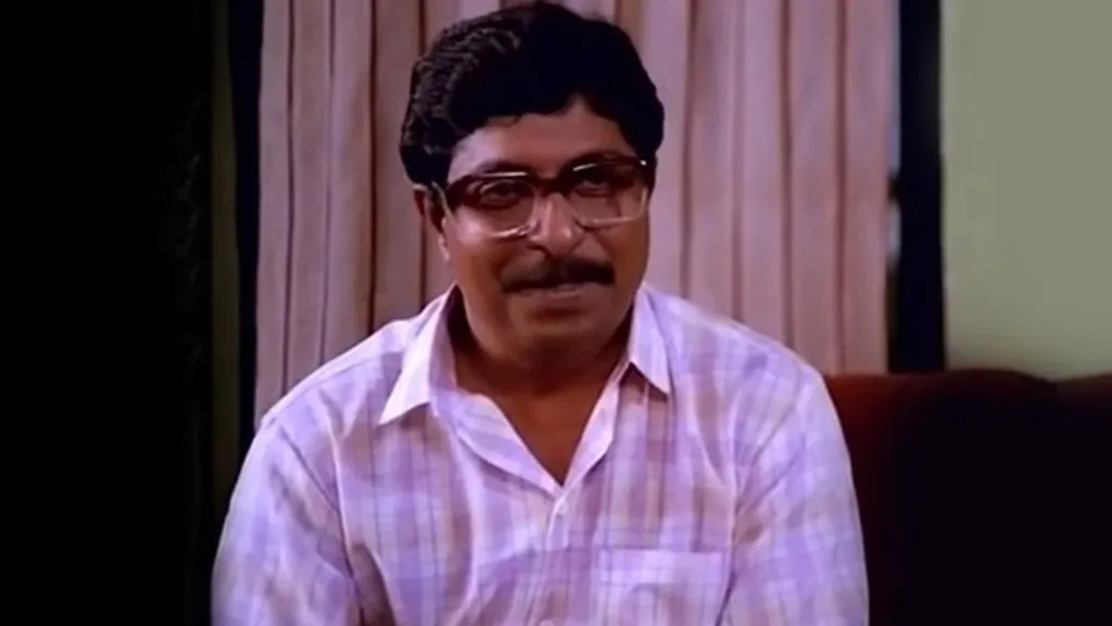 നാട്ടുമ്പുറങ്ങളിൽ സാധാരണയായി നാം കാണാറുള്ള തട്ടാനായും, മടിയനായ സ്‌കൂൾ മാഷായും,സംശയരോഗിയായ പ്രസ്  ഉടമയായും പാരലൽ കോളേജ് അധ്യാപകനായും ശ്രീനിവാസനെ നാം സ്‌ക്രീനിൽ കണ്ടു.