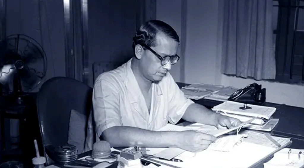 ഇന്ത്യയിലെ ആദ്യത്തെ തെരെഞ്ഞെടുപ്പു കമ്മീഷണർ സുകുമാർ സെൻ.