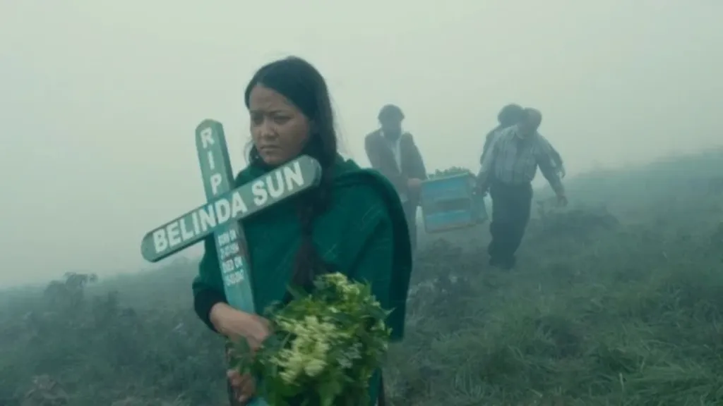 ഇന്ത്യൻ സ്വാതന്ത്ര്യത്തിന് നൂറു വയസ്സുതികയുന്ന 2047- ലെ സംഭവങ്ങൾ എന്ന നിലയിലാണ് സിനിമയിലെ മനുഷ്യരുടെ ജീവിതസംഘർഷങ്ങൾ ദ എലീഷ്യൻ ഫീൽഡ് പകർത്തുന്നത്.