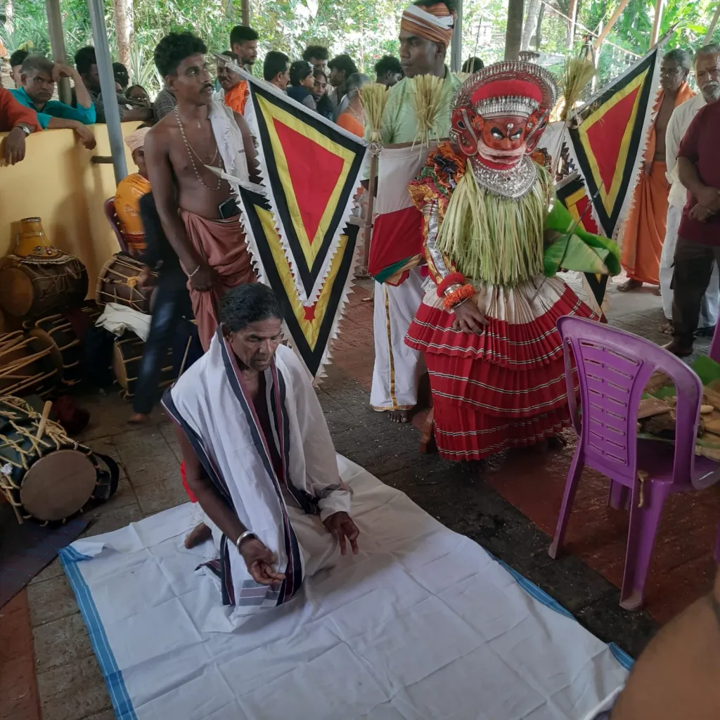 ഉമ്മച്ചിപ്പെണ്ണിൻ്റെ ബാങ്ക് വിളി മുഴങ്ങുന്ന തെയ്യക്കാവുകൾ ഇവിടെ നിലനിൽക്കുന്നുണ്ട് എന്നത് ഒരു സത്യമാണ്. നിങ്ങൾക്കത് വിശ്വാസമാകണമെന്നില്ല.