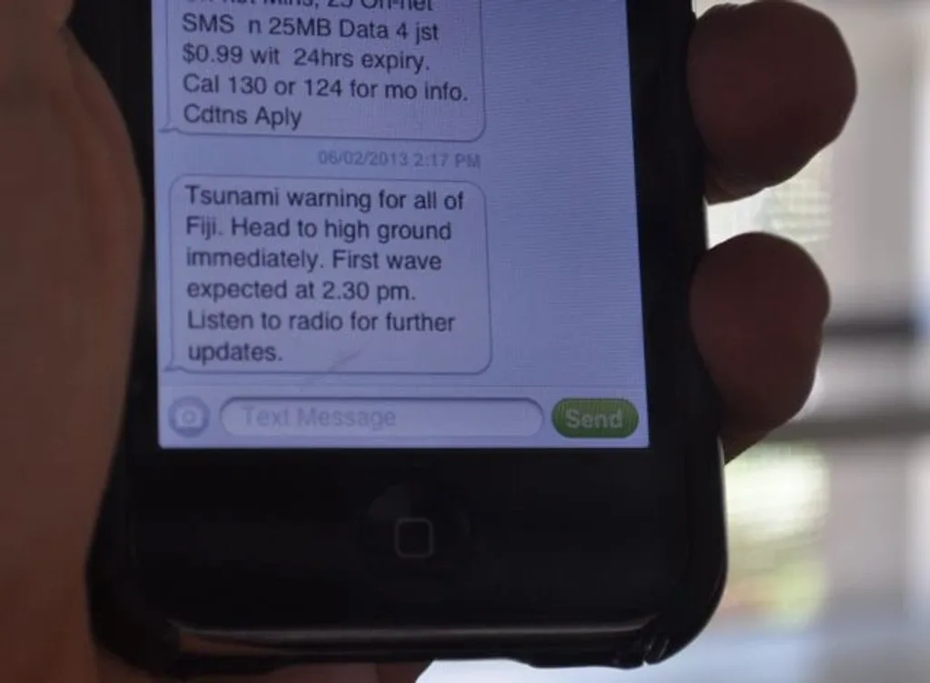 സുനാമി മുന്നറിയിപ്പുകൾ എസ്എംഎസ്, ഇ-മെയിൽ, ഉപഗ്രഹ ഫോൺ എന്നിവയിലൂടെ ജനങ്ങളിലേക്കെത്തിക്കുന്നു. 