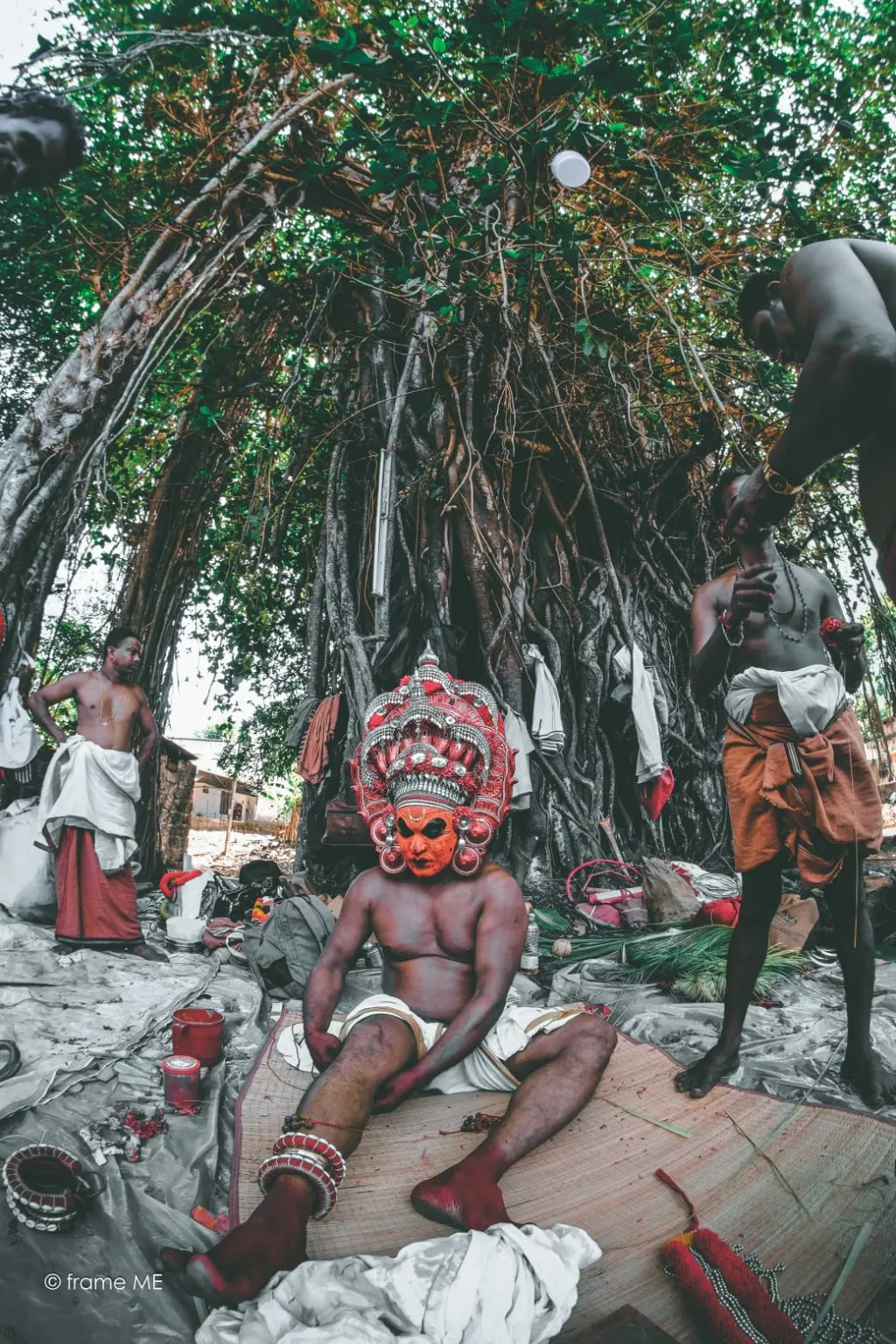എല്ലാ അധികാരവും തങ്ങൾക്ക് എതിരാകുമ്പോൾ തങ്ങളുടെ ജീവിതത്തെ ഈ മണ്ണിൽ നിന്ന് എന്നെന്നേക്കുമായി തുടച്ചുമാറ്റുമ്പോൾ സമൂഹത്തിലെ ഏറ്റവും താഴെത്തട്ടിലുള്ള നിസ്സ്വരായ മനുഷ്യർ സ്വയം പ്രതിരോധമായി മാറുന്നതാണ് തെയ്യം.