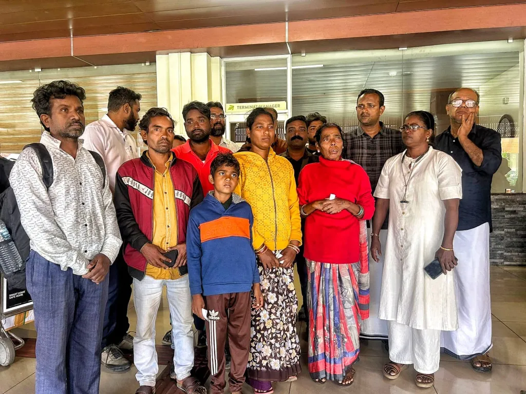 രാം നാരായന്റെ കുടുംബവും ബന്ധുക്കളും.