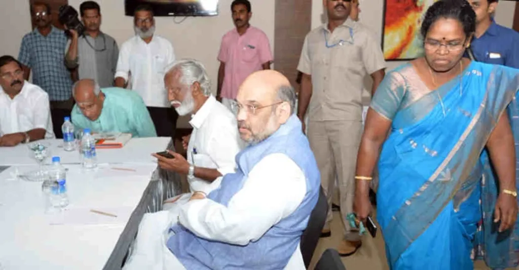 2016- ൽ സംഘപരിവാർ കൂടാരത്തിൽ പോയ സി. കെ. ജാനുവിന്റെ തെറ്റായ തീരുമാനം കേരളത്തിലെ അതിദുർബലരായ ഗോത്രവർഗ്ഗക്കാരെ അനാഥമാക്കിയിട്ടുണ്ട്. പണിയർ, അടിയ, കാട്ടുനായ്ക്ക, വേട്ട കുറുമ, വേടർ തുടങ്ങിയവർക്ക് ശബ്ദം നൽകിയ ഗോത്രമഹാസഭയിലെ മനുഷ്യരെ സി. കെ. ജാനു പെരുവഴിയിൽ ഉപേക്ഷിച്ചിട്ടുണ്ട്.