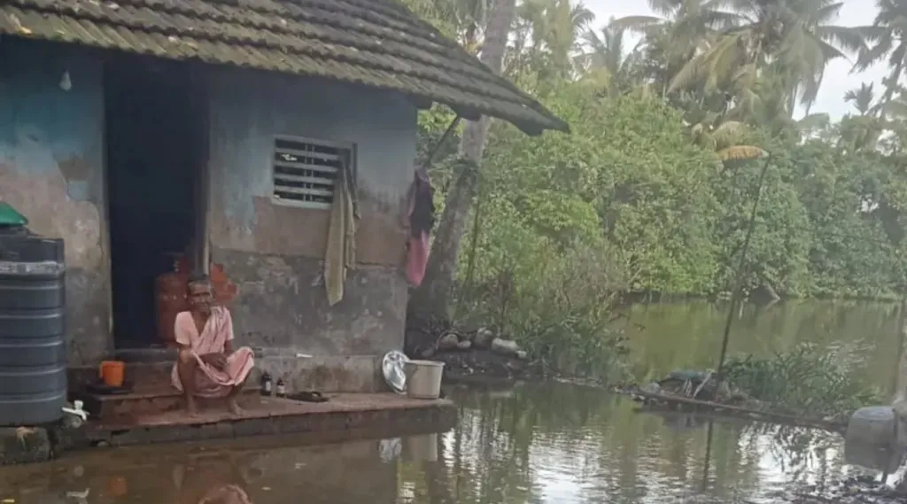 കേരളത്തിന്റെ 590 കിലോമീറ്റർ നീളുന്ന തീരപ്രദേശത്ത് ഇന്ന് സംഭവിക്കുന്നത് കേവലം വീടുകളുടെ നഷ്ടമല്ല, മറിച്ച് ഒരു ജനതയുടെ സാംസ്കാരിക സ്വത്വത്തിന്റെ തകർച്ച കൂടിയാണ്.