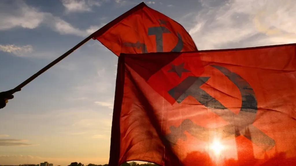 മലയാളിയുടെ സകലമാന വൈരുധ്യങ്ങളും അതേയളവിൽ പ്രകടമാക്കുന്ന ഏക ജനകീയ പ്രസ്ഥാനം സി പി എം തന്നെയാണ്- കാൽനൂറ്റാണ്ടിനും മുമ്പും അങ്ങനെ തന്നെ. 