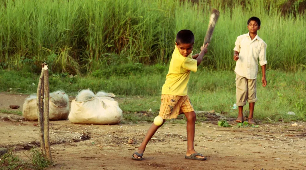 ഒരു ഓല വീണാൽ അതിലൊരു എം.ആർ.എഫ് കൊത്തിയെടുത്തകാലം. അക്കാലം, ശീമക്കൊന്നകൾക്ക് ഒരേയൊരു ജന്മോദേശ്ശ്യമേയുണ്ടായിരുന്നൂള്ളൂ. സ്റ്റംപായി മാറുക.