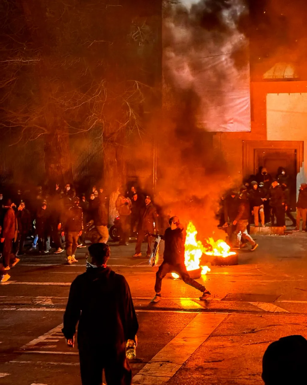 വിവരങ്ങൾ പുറംലോകം അറിയാതിരിക്കാൻ ഭരണകൂടം ഇന്റർനെറ്റ് ബന്ധങ്ങൾ വിച്ഛേദിച്ചിരിക്കുകയാണ്. ഒരു ഇരുമ്പ് മറയ്ക്കും അപ്പുറത്താണ് ഇപ്പോൾ ഇറാൻ ജനത.