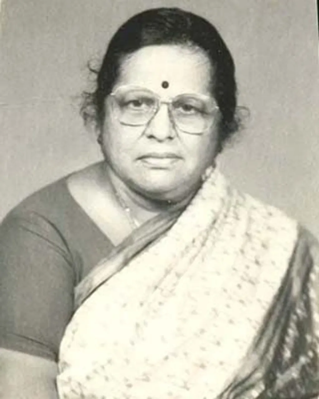 ലീലാ ദാമോദരമേനോൻ. പലപ്പോഴും മിക്ക സ്ത്രീസ്ഥാനാർത്ഥികൾക്കും വിജയിക്കാൻ സാധ്യതയില്ലാത്ത നിയോജകമണ്ഡലം നൽകി, ഒന്നുകിൽ പൊരുതി ജയിക്കുക, അല്ലെങ്കിൽ പിന്മാറുക എന്ന കടുത്ത സമ്മർദ്ദമുണ്ടാക്കുന്ന സ്ഥിതിയാണ് മുഖ്യധാരാ പാർട്ടികൾ സ്വീകരിച്ചിട്ടുള്ളത്. 