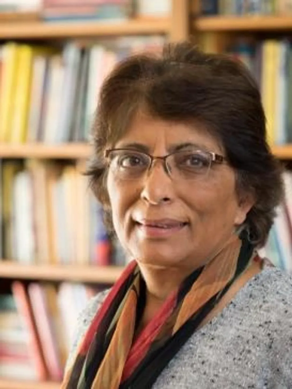 മീര നന്ദയെ പോലുള്ള ഉത്തരാധുനിക- ഉത്തരകൊളോണിയൽ വിമർശകർ പിന്തുടരുന്ന പാത, പാശ്ചാത്യ ജ്ഞാനോദയവും അതിന്റെ തുടർച്ചകളെന്ന നിലയ്ക്കുള്ള ആധുനിക ഗവേഷണ പര്യവേഷണങ്ങളും കണ്ടുപിടുത്തങ്ങളും വിമർശനാതീതമായ യുക്തിപരതയുടെ വ്യവഹാരമായാണ്. 