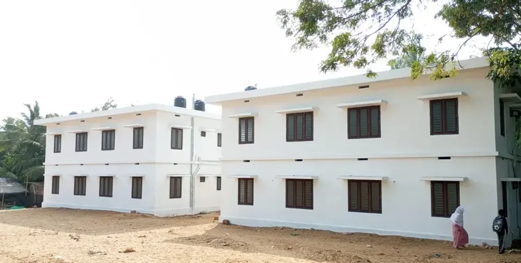 സർക്കാർ നടപ്പിലാക്കുന്ന 'പുനർഗേഹം' പോലുള്ള പദ്ധതികൾ പാർപ്പിടപ്രശ്നത്തിന് വലിയൊരളവ് പരിഹാരമാകുന്നുണ്ടെങ്കിലും, സ്വന്തം ഇടങ്ങളിൽനിന്ന് ഇറങ്ങേണ്ടിവരുന്നവരുടെ തൊഴിൽ സുരക്ഷയും സാംസ്കാരിക സ്വത്വവും സംരക്ഷിക്കപ്പെടുന്നുണ്ടെന്ന് ഉറപ്പാക്കപ്പെടുന്നുണ്ടോ?.