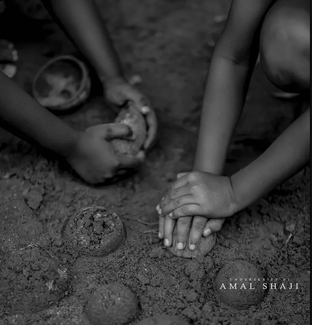 ഊഞ്ഞാലുകെട്ടിയും അപ്പം ചുട്ടും തുടങ്ങി. കക്കും കല്ലും കളിച്ചു. തൊട്ടും തൊങ്കിയും കളിച്ചു. ഓടിയും ഒളിച്ചും വഴിമാറ്റി. കള്ളനായി, പൊലീസായി, രാജാവായി, റാണിയായി. Photo Credit/ Amal Shaji