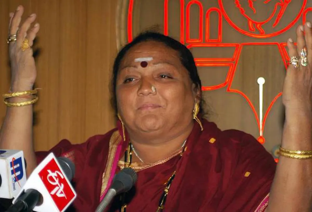 ട്രാൻസ്ജെൻഡർ വ്യക്തികളുടെ പ്രാതിനിധ്യം ഏറെ ദയനീയമാണ്. 1998-ൽ ശബ്നം മൗസി ആദ്യ ട്രാൻസ് MLA ആയെങ്കിലും, ഇന്നും ഈ വിഭാഗം ഒരു വോട്ട് ബാങ്ക് പോലുമല്ല. 