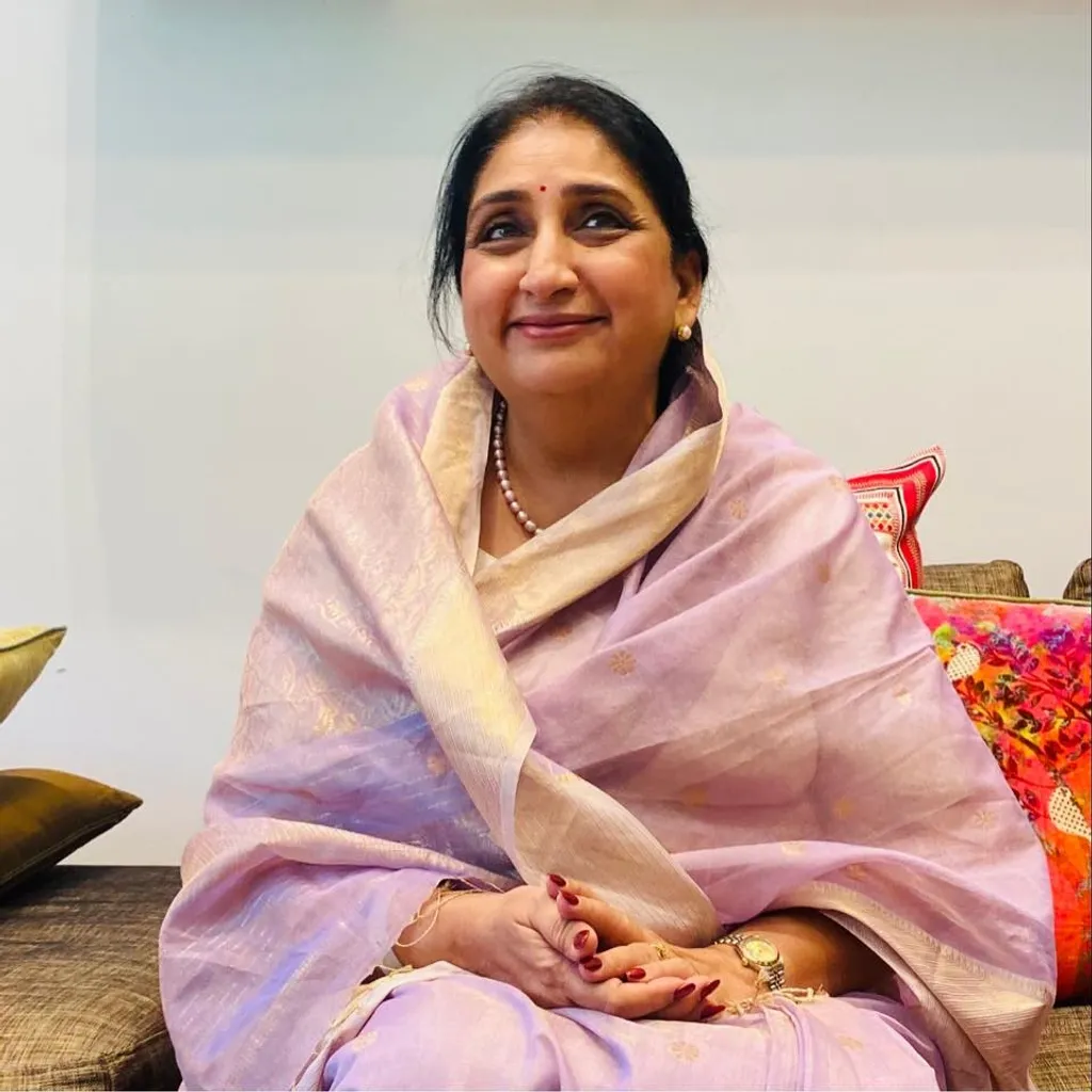 അജിത് പവാറിനെ ഓർക്കുമ്പോൾ, ജീവിത പങ്കാളി സുനേത്ര പവാറിനെ കൂടി ഓർക്കാതെ വയ്യ. അജിത്തിന്റെ രാഷ്ട്രീയ കരുനീക്കങ്ങളിലെ കൂടി പങ്കാളിയായിരുന്നു സുനേത്ര.