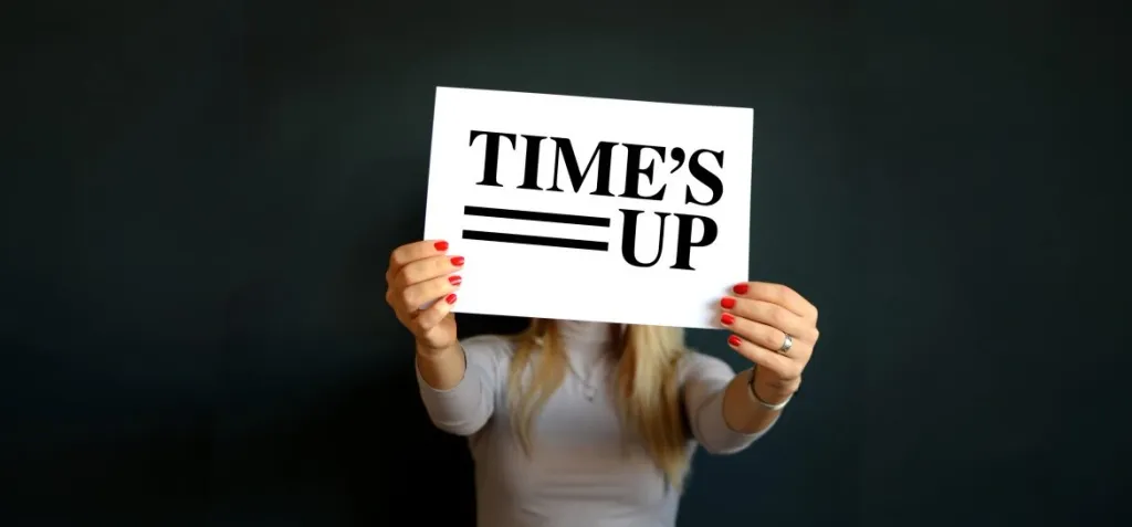 ‘Time’s Up’, ‘Me Too’ പോലുള്ള പ്രസ്ഥാനങ്ങൾ ലൈംഗികാതിക്രമത്തെ വ്യക്തിപരമായ അനുഭവമായി മാത്രമല്ല, സ്ഥാപനപരമായ അധികാര ദുരുപയോഗമായി തിരിച്ചറിയാൻ ലോകത്തെ നിർബന്ധിച്ചു.