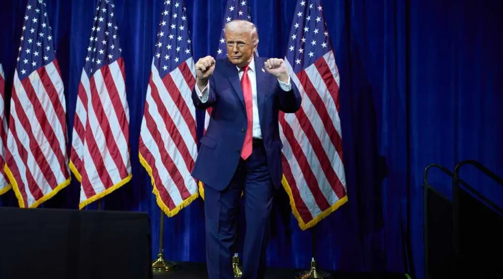 അമേരിക്കൻ പ്രസിഡന്റ് ആണെങ്കിലും, യുദ്ധം പോലുള്ള സംഗതികൾക്ക് കോൺഗ്രസിന്റെ അനുമതി വേണമെങ്കിലും, ട്രംപിന് വെനസ്വേലയെ ആക്രമിക്കാനും അവിടത്തെ ഭരണാധികാരിയെ (അയാളുടെ ഭാര്യയേയും) പിടിച്ചുകൊണ്ടുവരാനും ഇതൊന്നും ബാധകമാവുന്നില്ല.