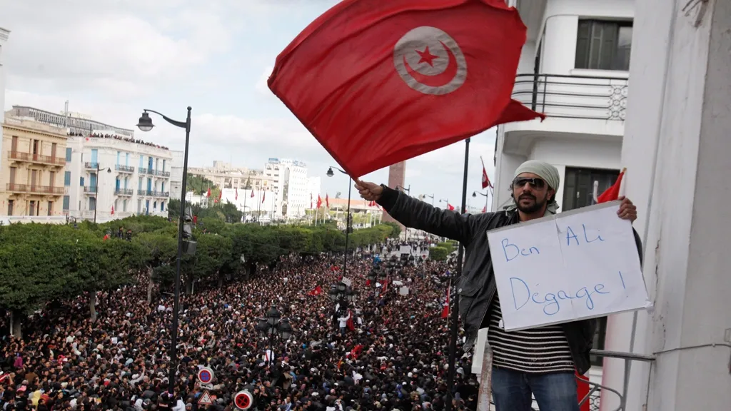 ട്യൂണിഷ്യയിൽ തുടങ്ങി അറബ് രാജ്യങ്ങളിൽ അലയടിച്ച്, അവിടുത്തെ സ്വേച്ഛാധിപത്യ ഭരണാധികാരികളെ വലിച്ചുതാഴേക്കിട്ട പുതുപ്രക്ഷോഭങ്ങൾ ചരിത്രത്തിൽ നാളിതുവരെ കാണാത്ത ഒരു രാഷ്ട്രീയ മുന്നേറ്റത്തിനു സാക്ഷ്യം വഹിച്ചു. 