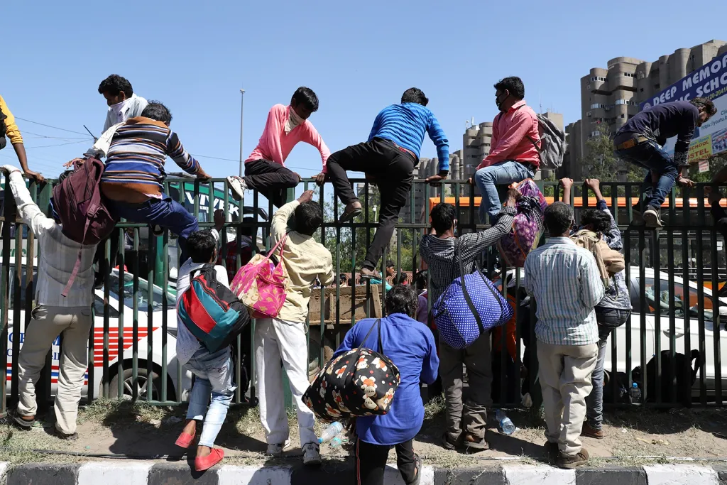 2022-ലെ ദൽഹി ഇക്കണോമിക് സർവേ പ്രകാരം 2021-ലെ ദൽഹിയിലെ ജനസംഖ്യയിലേക്ക് കുടിയേറ്റത്തിലൂടെ ചേർക്കപ്പെട്ടത് 2,83,000 ആളുകളാണ്.