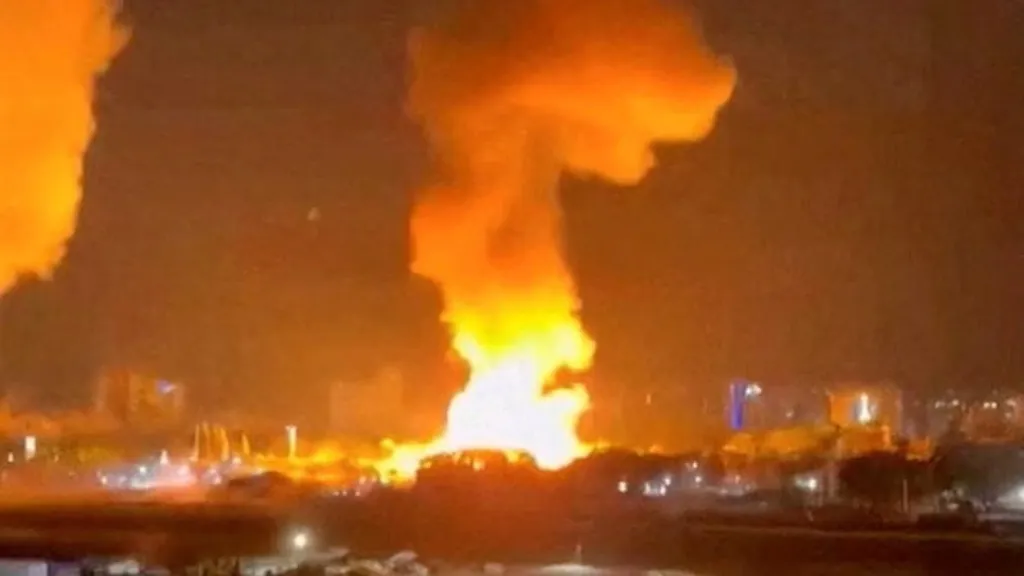 ലോകം ബഹുധ്രുവ ക്രമത്തിലേക്ക് മാറിക്കൊണ്ടിരിക്കുന്ന ഈ കാലഘട്ടത്തിലും, തങ്ങൾ മാത്രമാണ് ലോകത്തിന്റെ പോലീസുകാരൻ എന്ന അമേരിക്കയുടെ മിഥ്യാധാരണയാണ് വെനസ്വേലൻ മണ്ണിൽ ബോംബുകളായി പതിച്ചിരിക്കുന്നത്. 