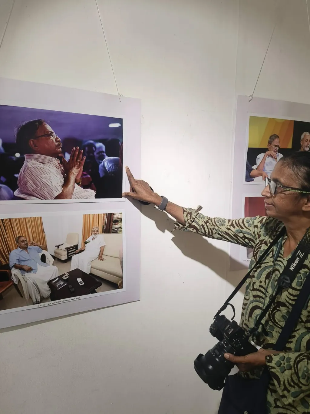 എം.ടിയുടെ ഒന്നാം ചരമവാർഷികത്തോടനുബന്ധിച്ച്, കോഴിക്കോട് ലളിതകലാ അക്കാദമി ഗാലറിയിൽ നടന്ന സതി ആർ.വിയുടെ എം.ടി ചിത്രപ്രദർശനത്തിൽനിന്ന്.