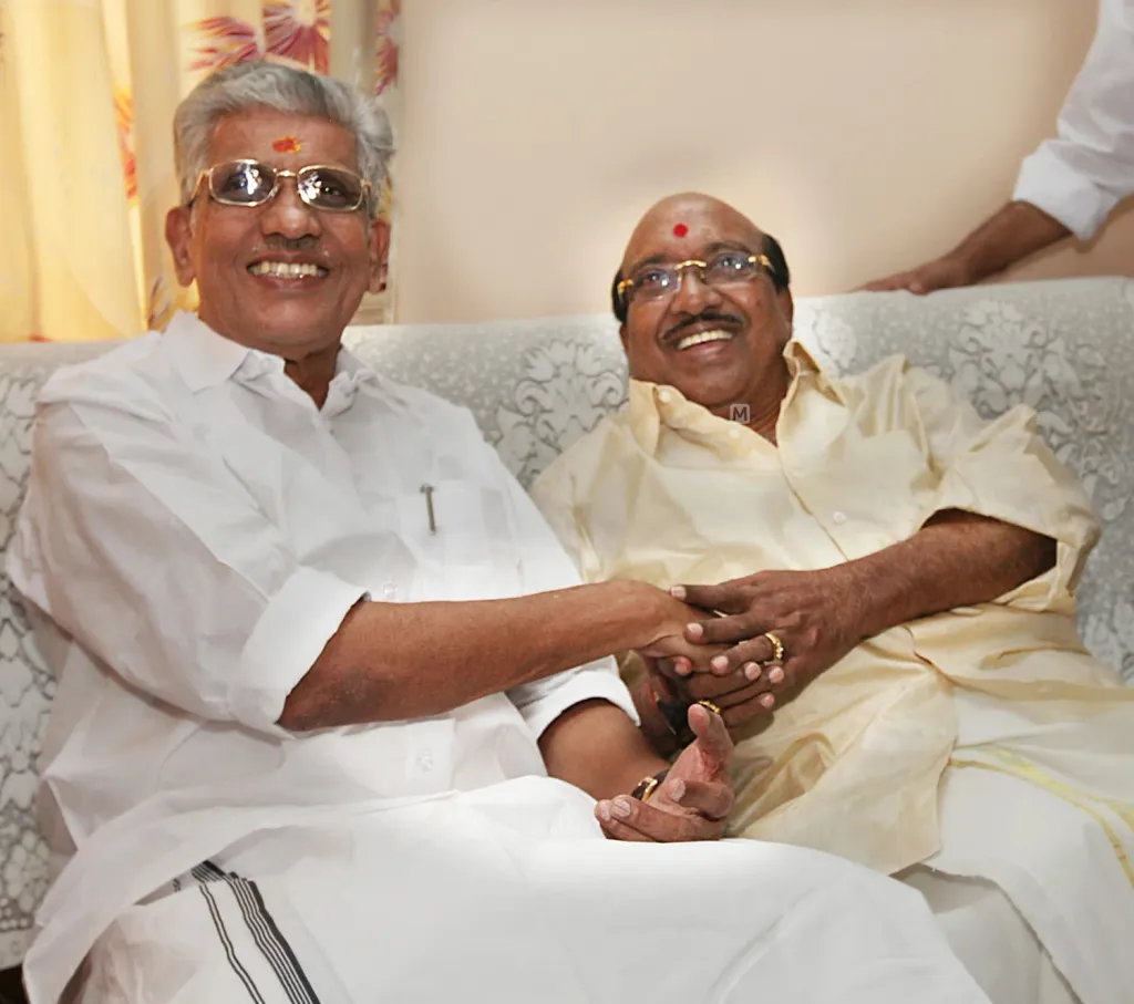 കേരളത്തിൽ 'വിശാല ഹിന്ദു' എന്ന പ്രയോഗത്തിന്റെ രചനയും സംവിധാനവും ആർ.എസ്.എസാണ്. പ്രധാന അഭിനേതാക്കളായി എൻ.എസ്.എസും എസ്.എൻ.ഡി.പിയും എന്നുമുണ്ടായിരുന്നു.