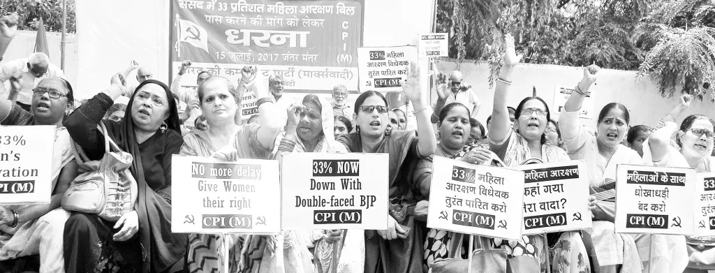 പൗരാവകാശങ്ങൾ പലതും സ്ത്രീകളടക്കമുള്ള പാർശ്വവൽക്കരിക്കപ്പെട്ട ജനവിഭാഗങ്ങൾ നേടിയിട്ടുള്ളത് സംഘടിതമായി ചോദിച്ചും നിയമങ്ങൾ ലംഘിച്ചും പോരാട്ടങ്ങൾ നടത്തിയിട്ടുമാണ്. 