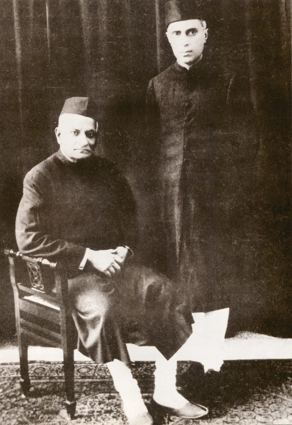 ജവഹർലാൽ നെഹ്റുവും മോത്തിലാൽ നെഹ്റുവും 1929-ൽ കോൺഗ്രസിന്റെ ലാഹോർ സമ്മേളനത്തിൽ. "ഇന്ത്യൻ ജനതയുടെ ലക്ഷ്യം പൂർണ്ണ സ്വരാജാണെന്ന" പ്രമേയം 1929 ഡിസംബർ 31 ന് ലാഹോർ സമ്മേളനത്തിൽ പ്രഖ്യാപിച്ചു